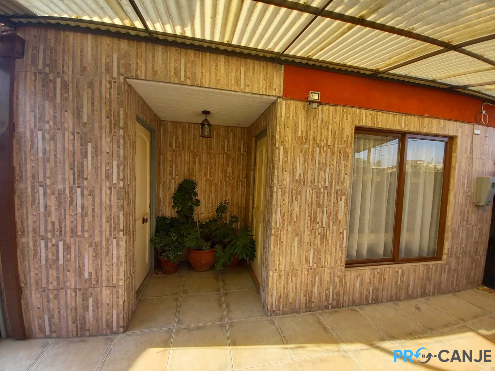 HERMOSA CASA METRO ELISA CORREA